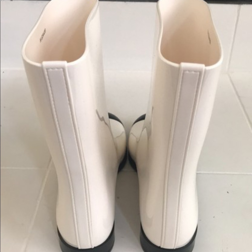 Chanel 19C Ivory White Black CC Logo PVC B… - Picture 4 of 11